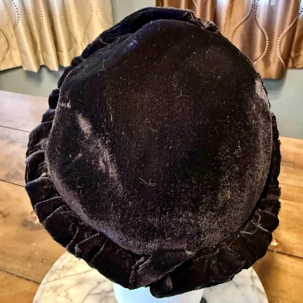 VTG 50s MCM Women Black Velvet Ruffle Brim Cocktail Fascinator Pillbox Half Hat